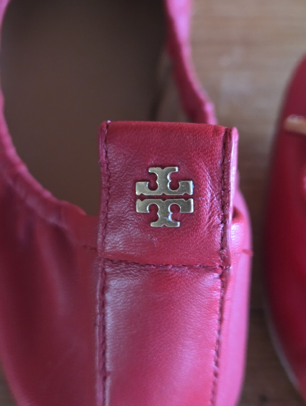 Tory Burch Red Leather Ballet Flats Square Toe Size 8M Bow Elasticated Gold Logo - Picture 10 of 16